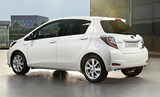 Toyota Yaris HSD (ibrida) - tre quarti posteriore