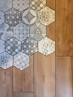 Ceramic floor motif stone