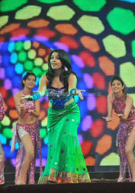 Richa Gangopadhyay Hot Dance