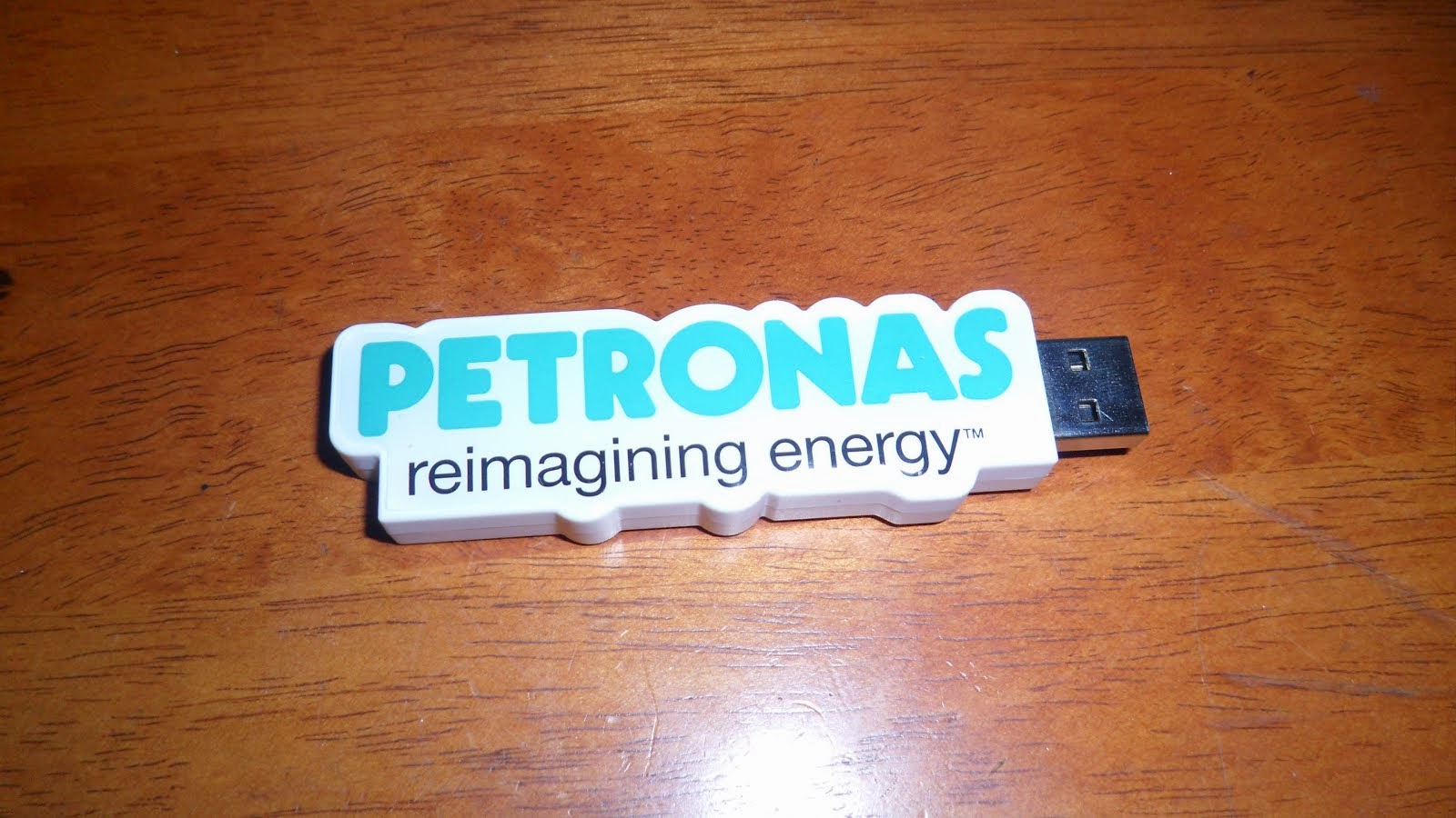 Faceblogisra: PETRONAS PENDRIVE & PETRONAS POWER BANK