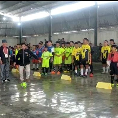 ABB Buka Turnamen Futsal Porseba Cup U-15, Dedi Ainal Melakukan Tendangan Pertama