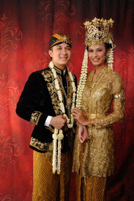 Fashion: PAKAIAN ADAT PENGANTIN