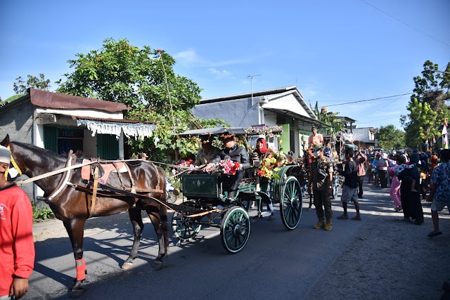 Gelar Kirab Pusaka dan Budaya, Mbah Suman Tebar Uang Receh Rp15 Juta