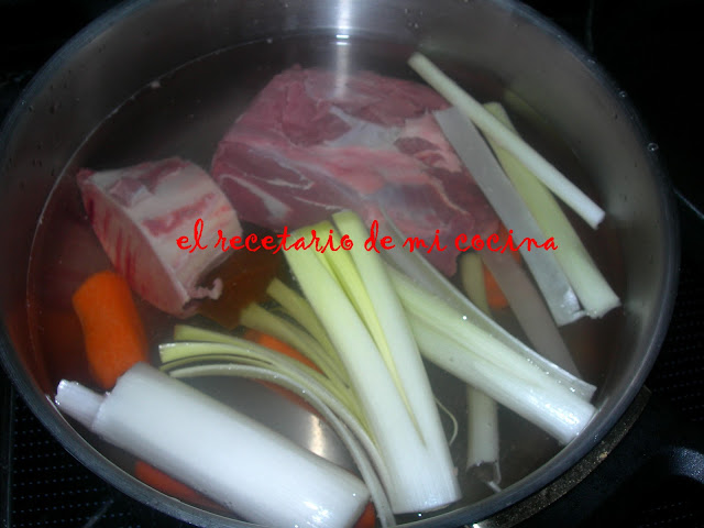 caldo de carne