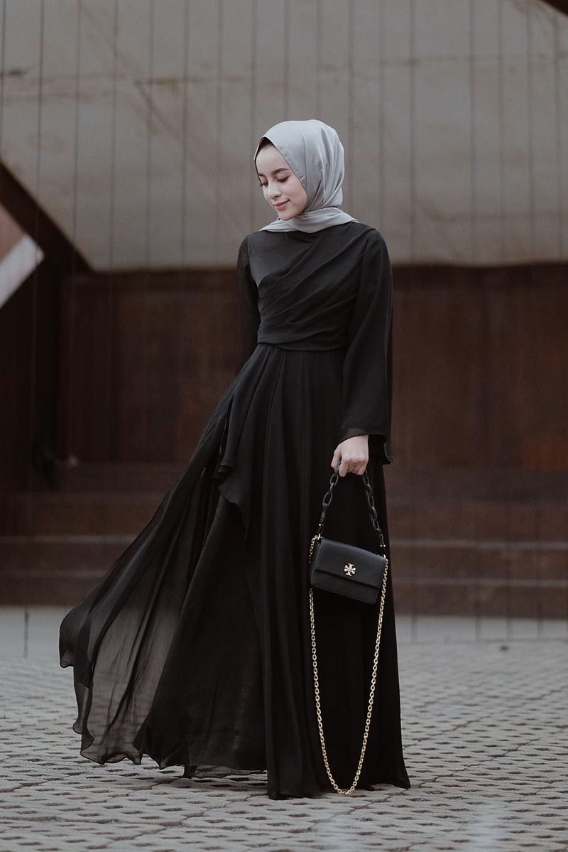  Warna  dan Motif Jilbab  yang  Cocok  untuk  Baju  Warna  Hitam  