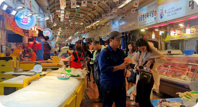  semalesnya gw paling OGAH kalo diajak ke Pasar Basah  Bersih Tak Bau Amis di Jeju Dongmun Market