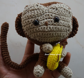 free crochet monkey with banana amigurumi pattern, free crochet monkey with banana stuff toy pattern, free crochet monkey ears headband pattern