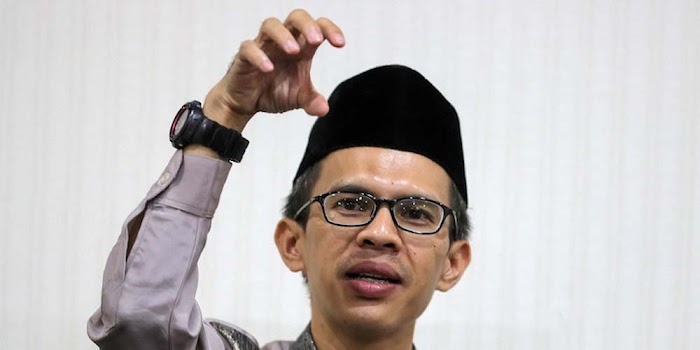 Kepuasan Masyarakat ke Pemerintahan Jokowi Menurun, Ujang Komarudin: Wajar Karena BBM Naik