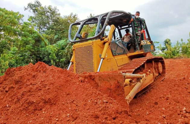 Yakinkan Sesuai Rencana, Dansatgas Rutin Tinjau Lokasi TMMD Untuk Berikan Semangat & Motivasi.