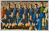 F. C. BARCELONA. Temporada 1951-52. Modesto (cuidador), Ramallets, Martín, Biosca, Seguer, Gonzalvo III, Bosch, Velasco (portero suplente), Fernando Daucik (entrenador); Basora, César, Vila, Kubala, Manchón y Ángel Mur (masajista). C. F. BARCELONA 4 VALENCIA C. F 2. 25/05/1952. Copa del Generalísimo, final. Madrid, estadio de Chamartín. GOLES: 0-1: 1’, Badenes. 0-2: 28’, Badenes. 1-2: 38’, Basora. 2-2: 70’, Vila. 3-2: 96’, Kubala. 4-2: 119’, César. El Barcelona gana su 11º título de Copa