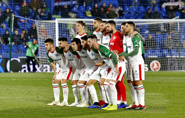 DEPORTIVO ALAVÉS - Temporada 2018-19 - Tomás Pina, Maripán, Borja Bastón, Pacheco, Ximo Navarro y Calleri; Martín, Rubén Duarte, Manu García, Sobrino y Burgui. GETAFE C. F. 4 (Jaime Mata 2, Jorge Molina 2) DEPORTIVO ALAVÉS 0. 18/01/2019. Campeonato de Liga de 1ª División, jornada 20. Getafe, Madrid, estadio Coliseum Alfonso Pérez