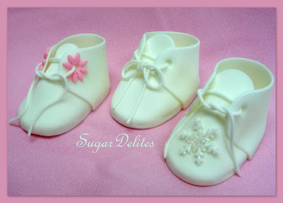 Baby Bootie Decorations on Sugar Teachers   Cake Decorating And Sugar Art Tutorials  Ooooh Baby