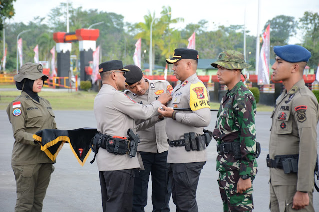  Kapolri Beri Penghargaan Pin Emas Kepada Prajurit TNI dan Anggota Polri yang tergabung dalam Satgas Operasi Damai Cartenz 2023