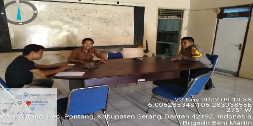 Bhabinkamtibmas Polsek Pontang Polres Serang Sambangi kantor Desa 