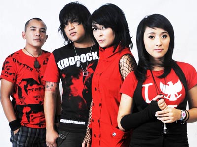 logo foto gambar vokalis band kotak 