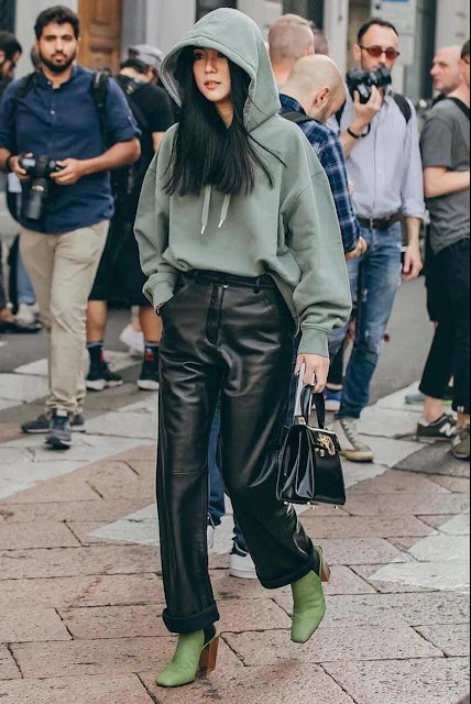 Hoodie & high waist pants & thick heel short boots