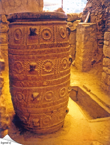 ミノア文明・クノッソス宮殿遺跡・大型ピトス容器の部屋 Tall-Pithos Room, Knossos Palace／©legend ej