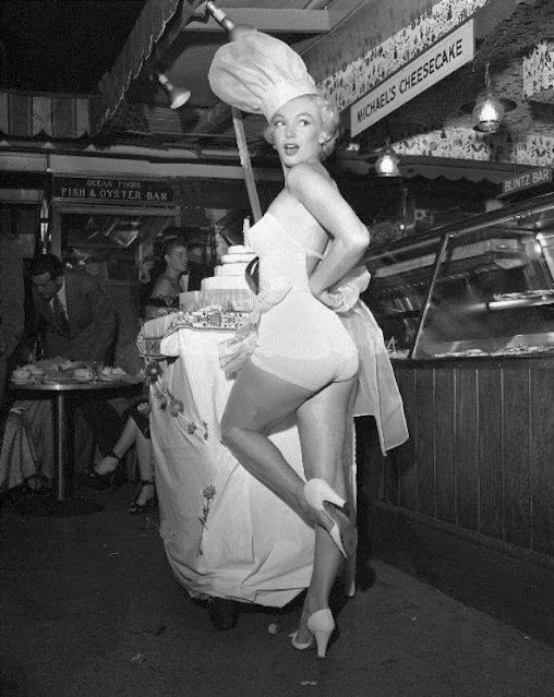 Marilyn Monroe coronada la reina de la tarta de queso