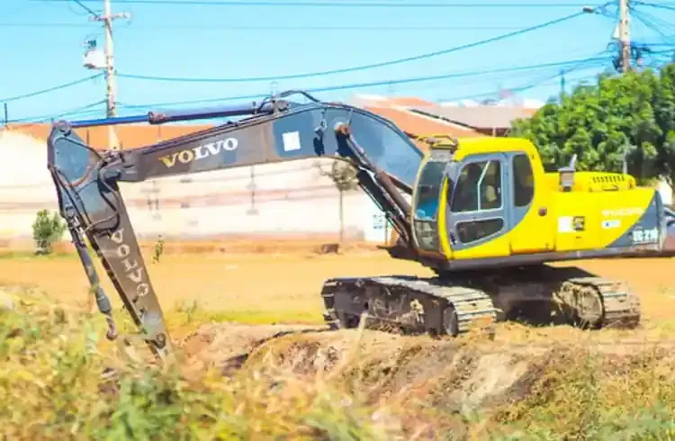 Prefeitura de Juazeiro realiza limpeza e desobstrução de canais do município