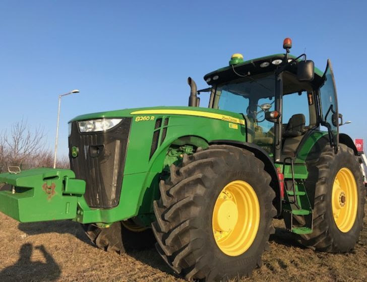 John Deere 8260R Tractor - New Design And Improved Utility
