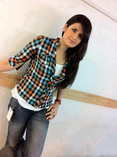 Indian-Desi-teen-girl-in-jeans-pant-and-shirt