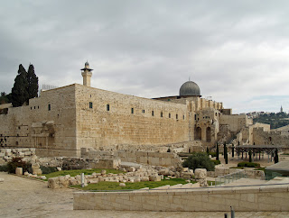Kudüs'teki Süleyman Tapınağı (Mescid-i Aksa ismi, Emevi halifesi Abdülmelik bin Mervan tarafından verilir.)