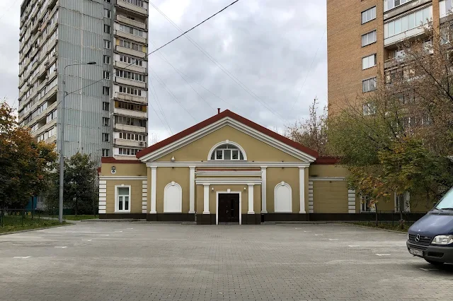 Солнечногорский проезд, бывший Дворец культуры «Моссельмаш» (построен в 1946 году) | Solnechnogorsky proezd, former Palace of Culture "Mosselmash" (built in 1946)