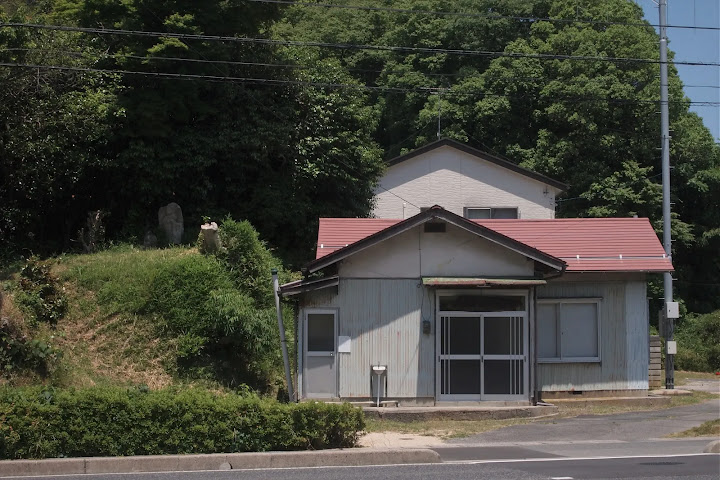 鳥取県西部の道祖神、宗像土手公民館裏山の双体道祖神