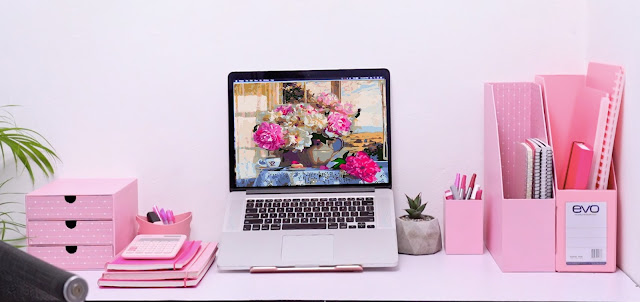 DRESS UP YOUR DESK WITH SM STATIONERY