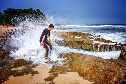 Pantai Jonggring Saloko Lokasi Rute Jalan dan Harga Tiket Masuk Terbaru