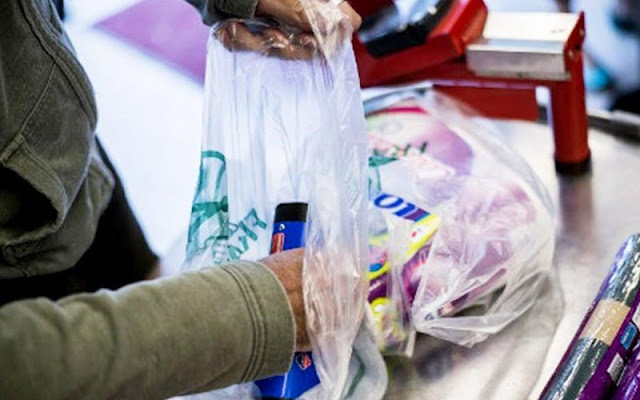 Dicaj 20 sen, tapi orang boleh beli 10 beg plastik