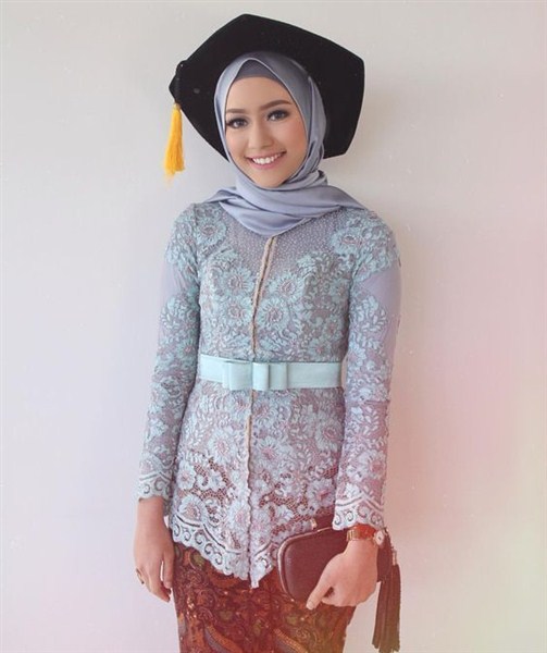 model hijab simple untuk wisuda terbaru 2017/2018