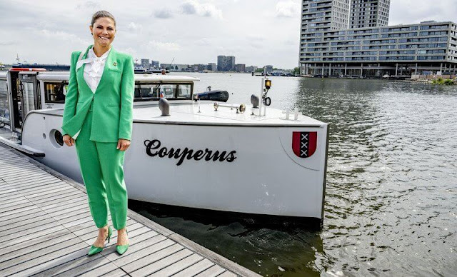 Crown Princess Victoria wore a green lapelless fitted blazer by Zara, and Paxilow green pumps from By Malene Birger
