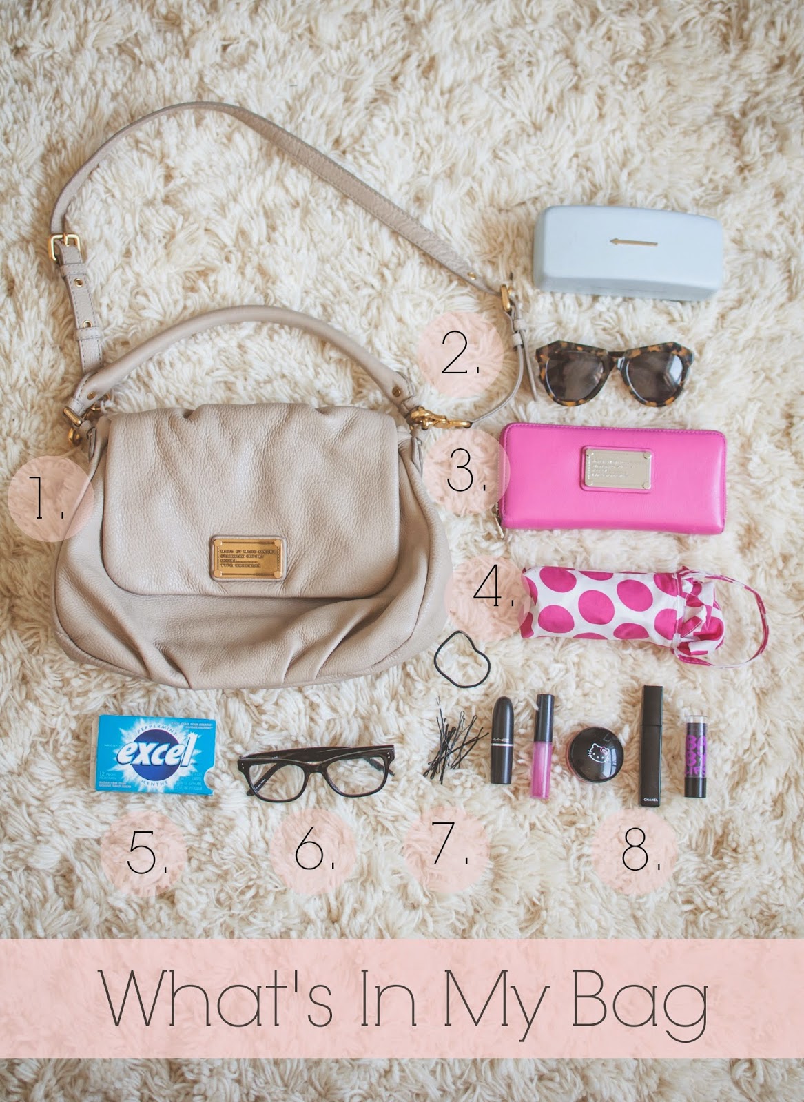 What's in my purse? – Claudia Candelas