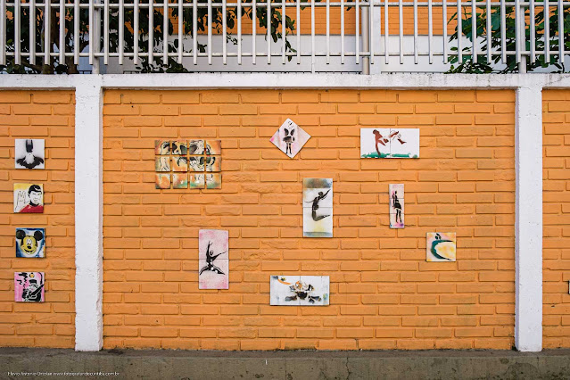 Azulejos no muro da Escola Municipal Professor Brandão
