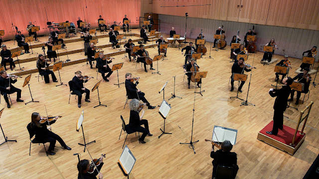 Cornelius Meister conducting the Royal Scottish National Orchestra in November 2020