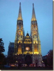 180px-311004_wien-votivkirche-am-abend_1-480x640
