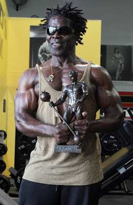 ROBBY ROBISNON, THE FIRST MASTERS MR OLYMPIA 1994 POSING WITH HIS SANDOW AWARD IN GOLD'S GYM VENICE, CA 2008 Robby's dietary anabolic SUPPLEMENTS, OILS and HERBS  for natural fat loss and muscle growth at any age  ▶  www.robbyrobinson.net/anabolic-pack.php