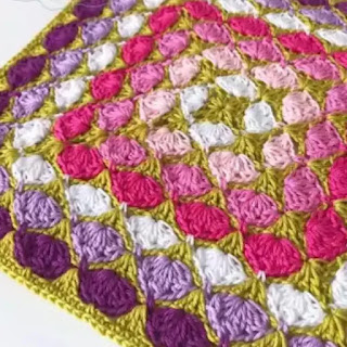 GRANNY Square Piñas