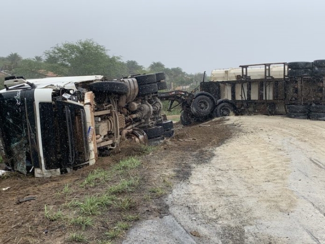 Grave acidente na BR 324 próximo a Capim Grosso deixa um morto e um ferido