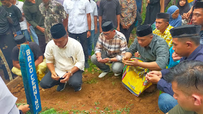 Bupati Serta Pimpinan DPRD Melayat ke Rumah Duka Ayahanda Rais Ketua KNPI Bulukumba