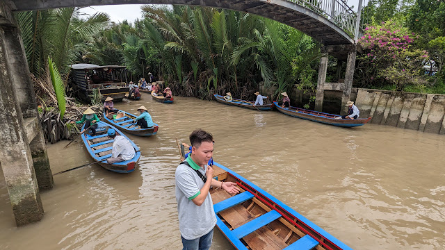 Naik sampan kecil di Sungai Mekong Vietnam. Wajib datang