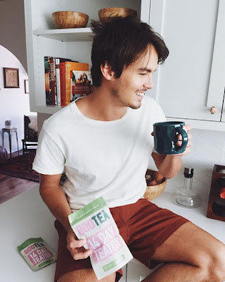 PLL actor Tyler Blackburn detoxing with Bootea Daytime Detox Tea (14 Days)