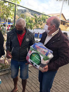 Secretário Valdeck Amaral participa da entrega das cestas de alimentos do programa Agro Fraterno