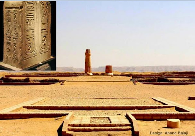 Вид на отреставрированные колонны перед Малым святилищем храма Атона