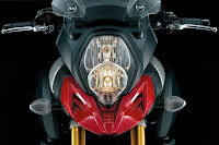 Suzuki V-Strom 1000 (2014) Headlight Detail