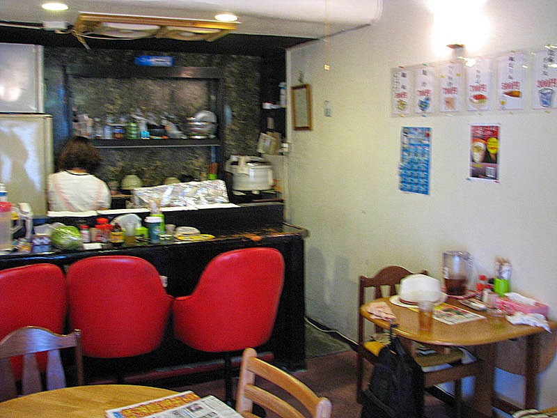 みそ汁屋・店内（画像が手ブレでぼやけています）