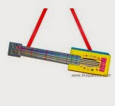 http://www.todomanualidades.net/2012/05/como-hacer-una-guitarra-con-cajas/