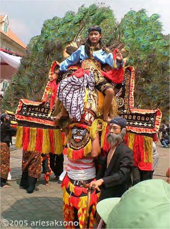 Pengertian Pola Garapan/koreografi dan Jenis Tari Menurut 