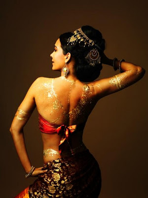 Sexy Lara Dutta In Apsara Style For Hi! Blitz Shoot